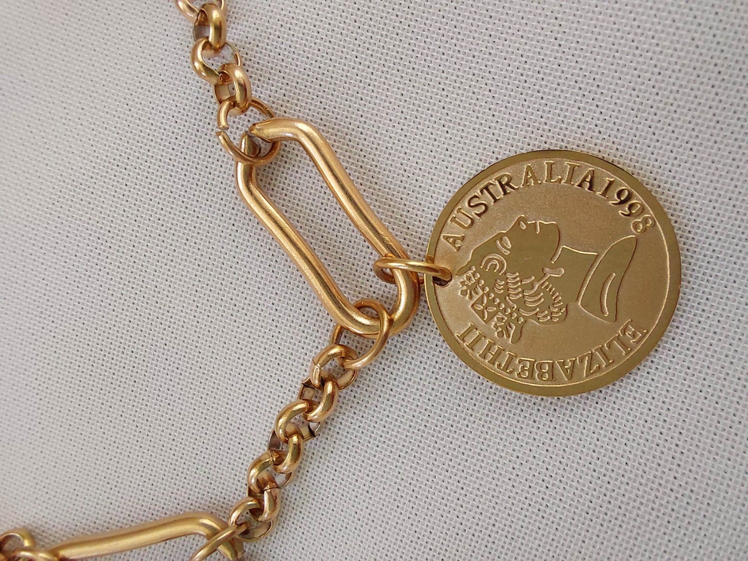 دستبند طلایی ملکه الیزابت